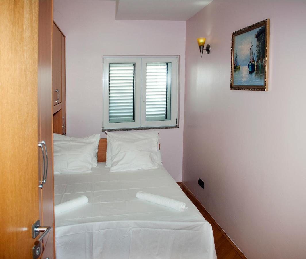 Beautiful Villa 6 Metres From Sea Grebastica Bagian luar foto